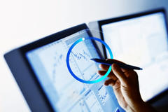 data analysis pen and hand on screen