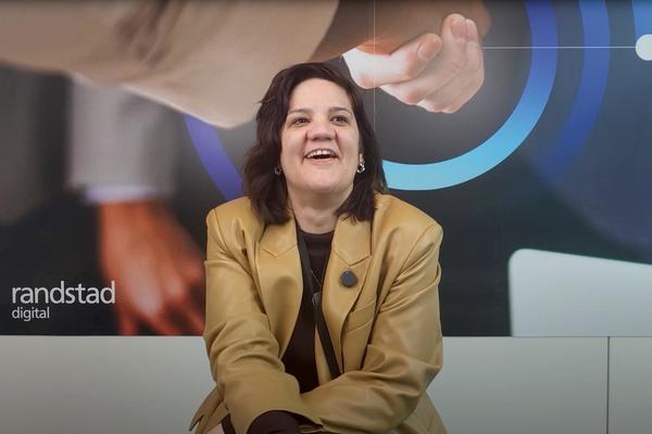 connect with thayane paim